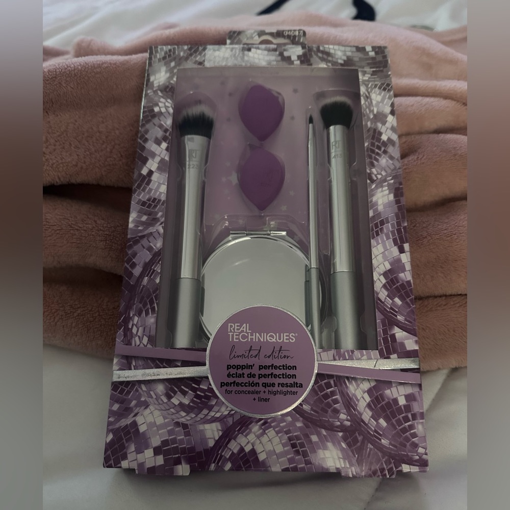 Real techniques make up brushes